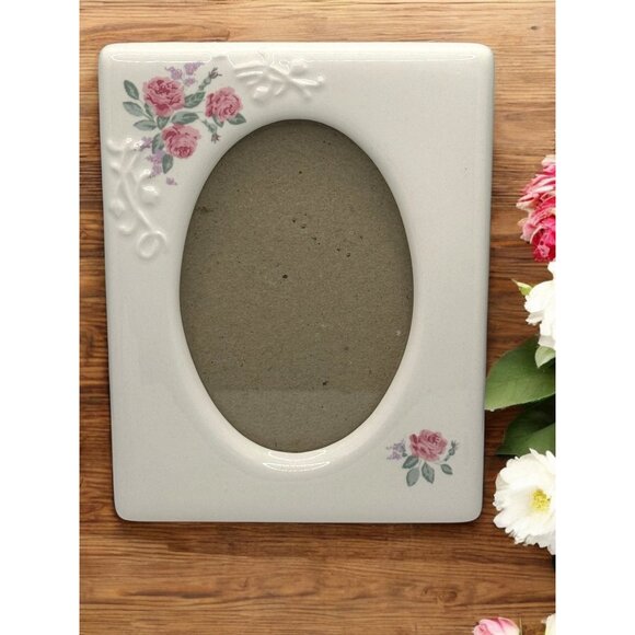 Vintage Rose Accents Ceramic Oval Window Picture Frame - Picture 2 of 4